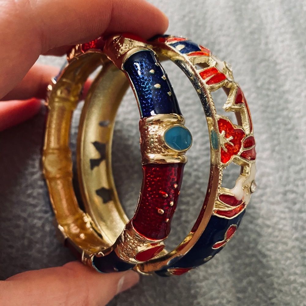 Two enamel hinged bangle bracelets - Picture 4 of 10